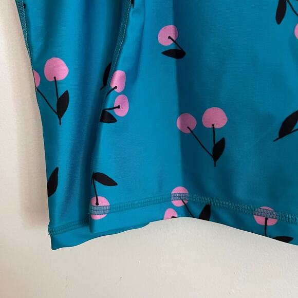 Tea Collection cherry rashguard - Picture 9 of 9